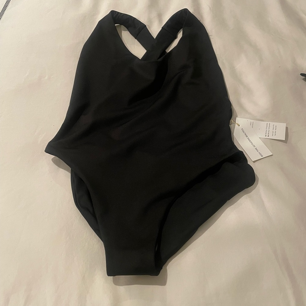 Londre crossback one piece large matte black